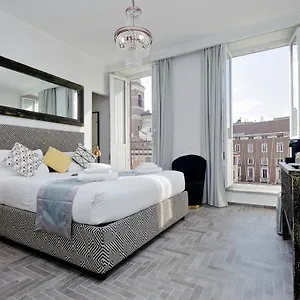 Della Croce Luxury 2*, Roma Italia